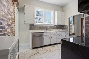 214 E William St, Monticello, IL 61856 - Photo 14