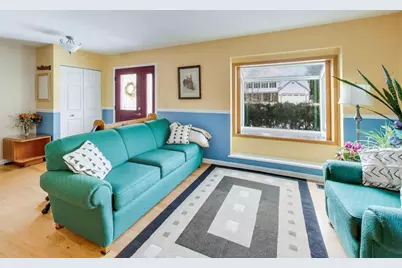 210 Foxmoor Road, Fox River Grove, IL 60021 - Photo 4