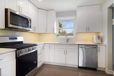 702 W Lonnquist Boulevard, Mount Prospect, IL 60056 - Photo 12