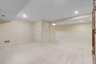 1076 Larkspur Ln, Darien, IL 60561 - Photo 30