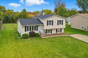 38633 N Cedar Ave, Beach Park, IL 60099 - Photo 2