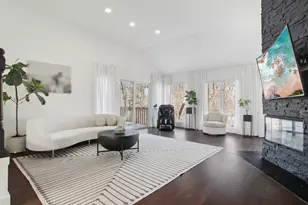 43 Oak Creek Ct, Burr Ridge, IL 60527 - Photo 2