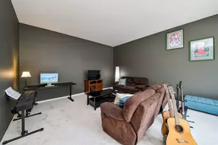 153 Dawson Dr, Elgin, IL 60120 - Photo 8