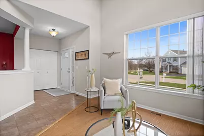 1995 Colchester Avenue, Hoffman Estates, IL 60192 - Photo 6