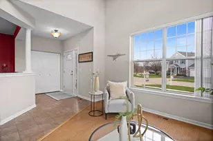 1995 Colchester Ave, Hoffman Estates, IL 60192 - Photo 6