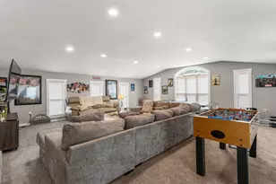 690 N Cove Ct, Decatur, IL 62521 - Photo 2