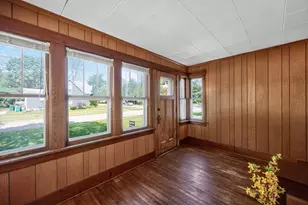 406 S Locust St, Sycamore, IL 60178 - Photo 8