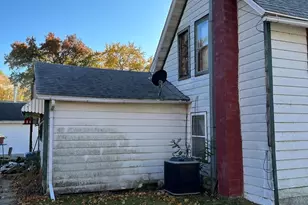 804 N 4th St, Savanna, IL 61074 - Photo 2