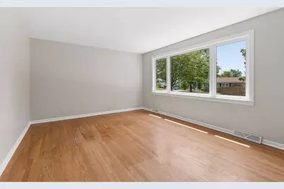 9018 Forest Lane E, Hickory Hills, IL 60457 - Photo 6