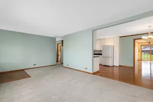 390 Arrowhead Trail, Carol Stream, IL 60188 - Photo 4