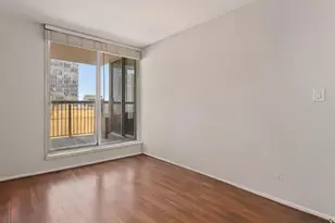 201 E Chestnut St, Chicago, IL 60611 - Photo 10