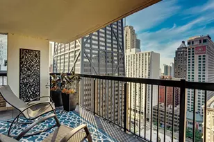 201 E Chestnut St, Chicago, IL 60611 - Photo 6