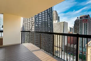 201 E Chestnut St, Chicago, IL 60611 - Photo 6