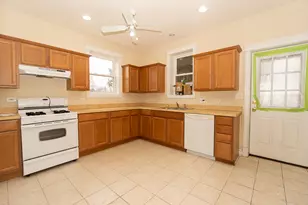 253 McClure Ave, Elgin, IL 60123 - Photo 8