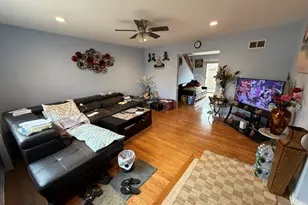 231 Dover Dr, Des Plaines, IL 60018 - Photo 2