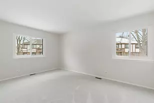 320 Woodbury Ct, Schaumburg, IL 60193 - Photo 10