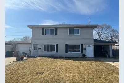 1062 N Highland Avenue, Aurora, IL 60506 - Photo 1