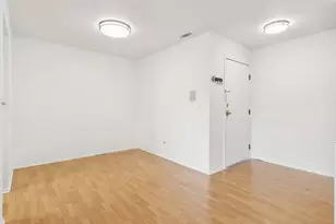 951 Yosemite Trail, Roselle, IL 60172 - Photo 2