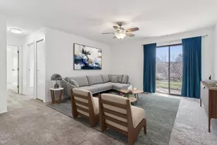 951 Yosemite Trail, Roselle, IL 60172 - Photo 6