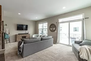 523 Town Center Blvd, Gilberts, IL 60136 - Photo 10