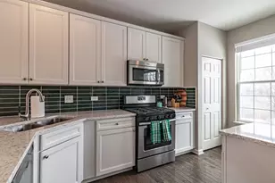 523 Town Center Blvd, Gilberts, IL 60136 - Photo 6