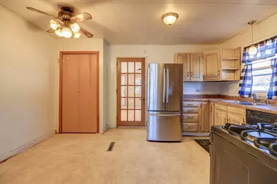 811 W 19th Street, Sterling, IL 61081 - Photo 2