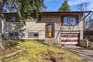 646 Dickens Ave, Glendale Heights, IL 60139 - Photo 1