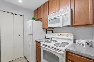 202 Glengarry Dr, Bloomingdale, IL 60108 - Photo 4