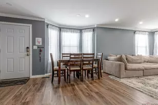 325 Green Knoll Ln, Streamwood, IL 60107 - Photo 6