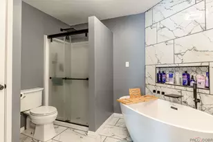 325 Green Knoll Ln, Streamwood, IL 60107 - Photo 12