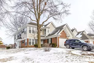 325 Green Knoll Ln, Streamwood, IL 60107 - Photo 1