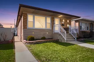 11046 S Ewing Ave, Chicago, IL 60617 - Photo 2