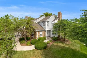 98 Willow Pkwy, Buffalo Grove, IL 60089 - Photo 2