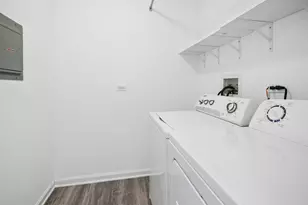 402 Sandalwood Ln, Schaumburg, IL 60193 - Photo 18