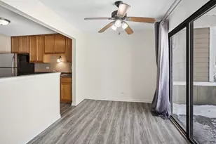 402 Sandalwood Ln, Schaumburg, IL 60193 - Photo 6