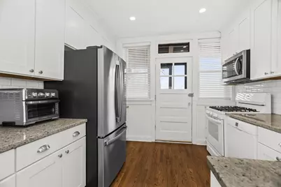 2322 W Farwell Avenue #3W, Chicago, IL 60645 - Photo 8