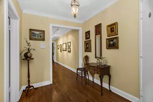 2322 W Farwell Ave, Chicago, IL 60645 - Photo 2