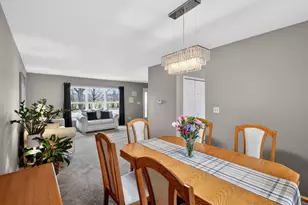 701 Lindsay Ln, West Dundee, IL 60118 - Photo 18