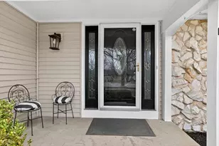 701 Lindsay Ln, West Dundee, IL 60118 - Photo 2