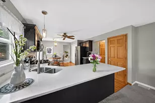 701 Lindsay Ln, West Dundee, IL 60118 - Photo 24