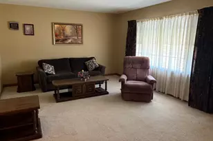 215 Phyllis Ave, Rochelle, IL 61068 - Photo 2