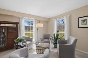 6136 Hidden Oak Dr, Crystal Lake, IL 60012 - Photo 4