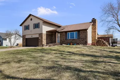 3545 W Harbor Drive, Bettendorf, IA 52722 - Photo 2