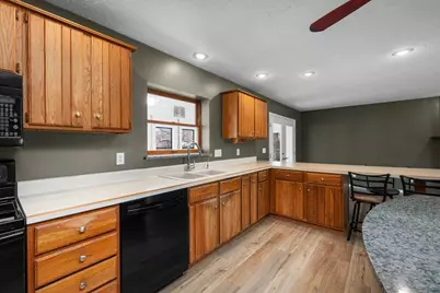 3545 W Harbor Drive, Bettendorf, IA 52722 - Photo 14