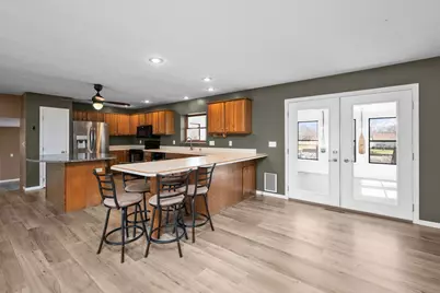 3545 W Harbor Drive, Bettendorf, IA 52722 - Photo 16