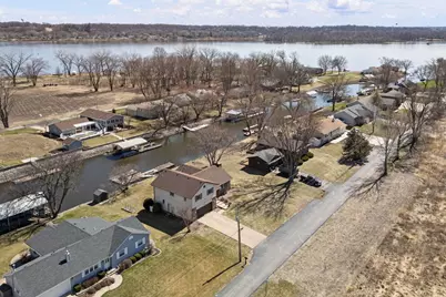 3545 W Harbor Drive, Bettendorf, IA 52722 - Photo 4