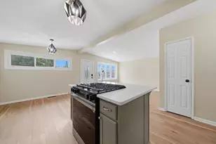 7932 W 98th Pl, Hickory Hills, IL 60457 - Photo 12