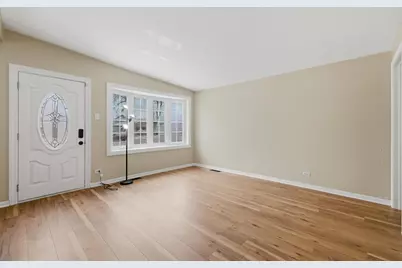 7932 W 98th Place, Hickory Hills, IL 60457 - Photo 4