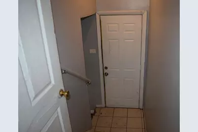 9132 S Crandon Avenue, Chicago, IL 60617 - Photo 18