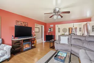 18439 Locust St, Lansing, IL 60438 - Photo 4